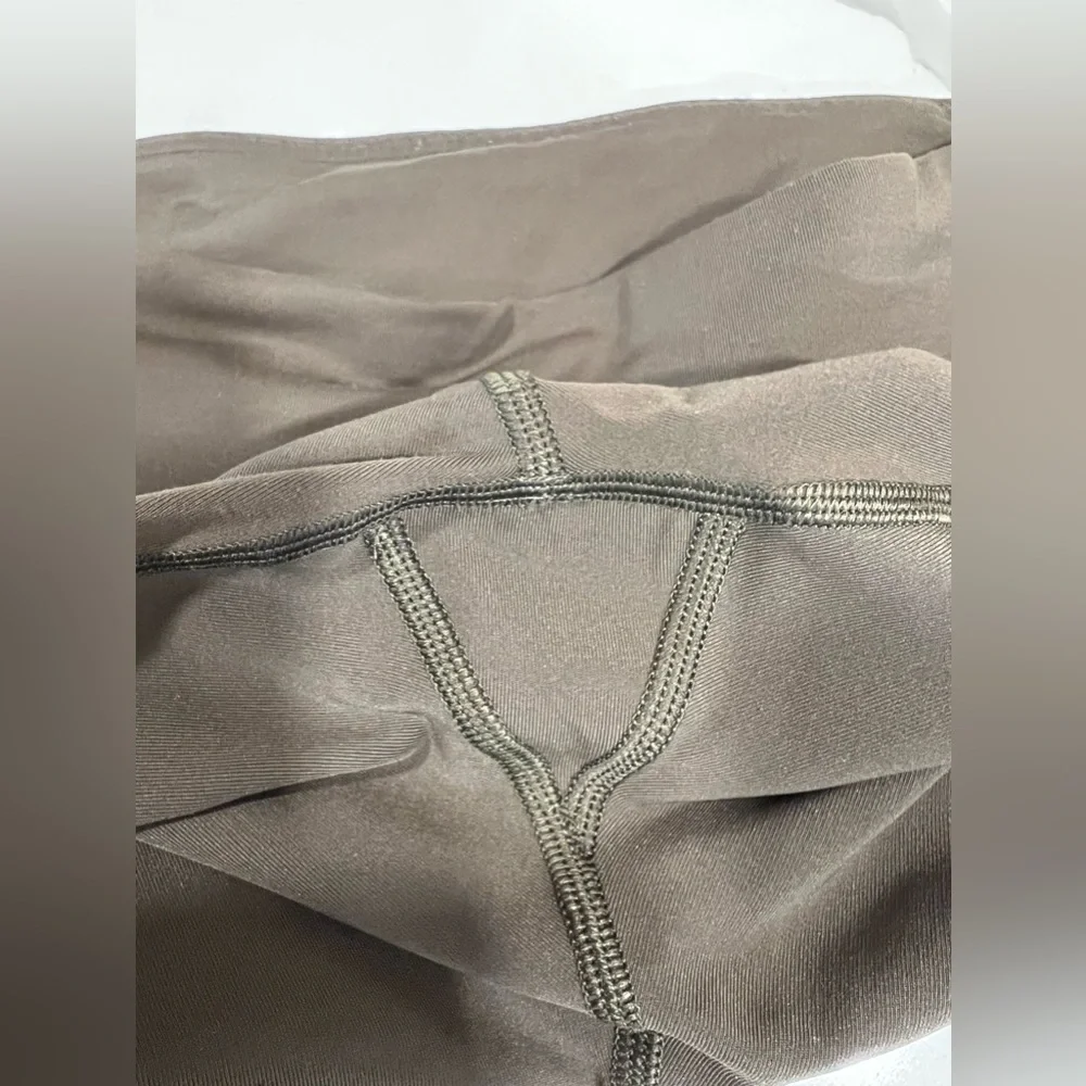 Lululemon Athletica Women’s Pace‎ Rival Crop legging 22” Dark Olive Size 4